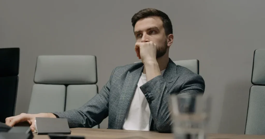 Paradoks Traditional vs Modern di Era Digital